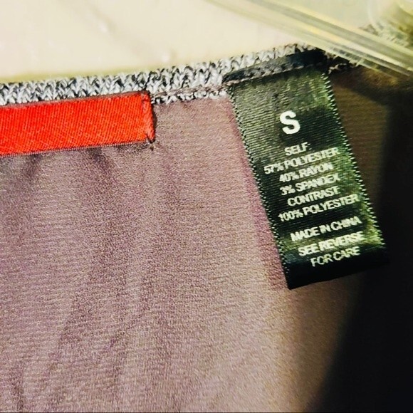 Buckle Red by BKE Gray Top with Cross Over Draped Sheer Open Back in Size Small - Picture 6 of 11